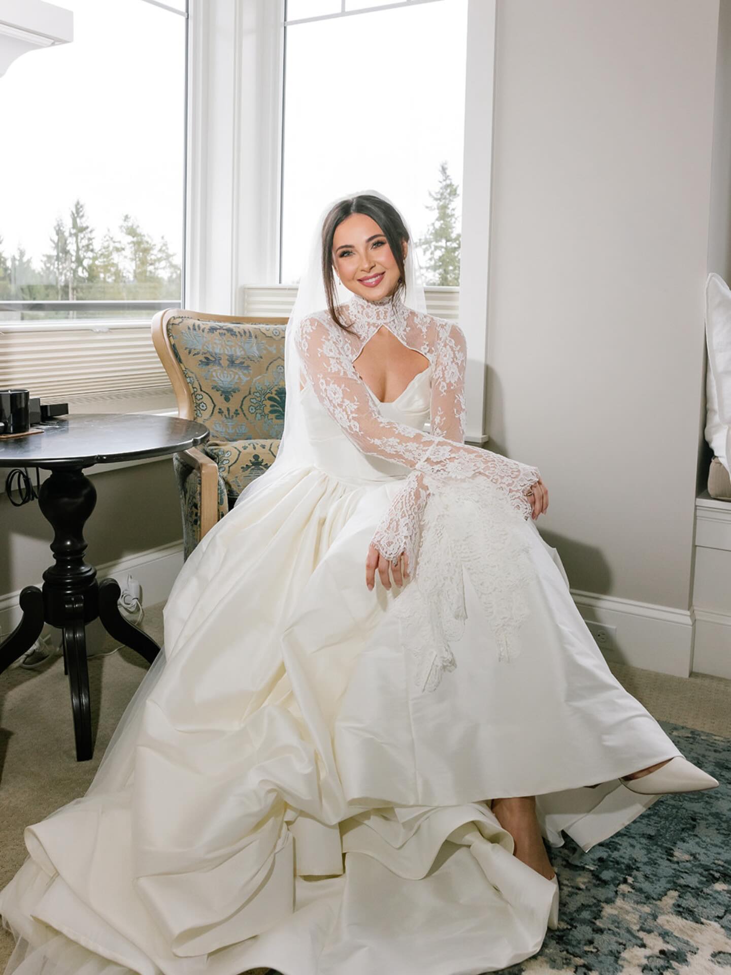 Ladies and Gentlemen... the Bride 👰✨🤍

Planner: @plannedbyjill
Photographer: @jo.and.glo 
Makeup: @jaedamariemakeup 
Hair: @erinklassenhair

#vancouverweddingplanner 
#fraservalleyweddingplanner
#fraservalleywedding
#dreamgroupwedding