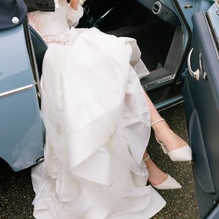 Stepping into forever 🤍

Planner: @plannedbyjill
Photographer: @jo.and.glo

#weddingplannertips #vancouverweddingplanner #vancouverweddingplanner