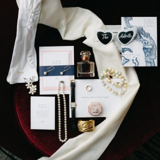 All the pretty things laid out with intention. 🤍

Planner: @plannedbybrynn
Photographer: @scottlittlephoto

#dreamgroupweddingplanners #vancouverweddingplanner #vancouverweddings