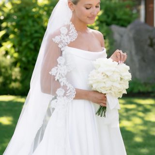 We’re absolutely in love with Karly’s bouquet featuring white peeled back roses 🤍

Have you visited our blog lately? We just posted Vancouver Bridal Bouquet Inspiration: DreamGroup Styles We Love that you won’t want to miss!

Florals: @rookandrose.weddings
Photography: @meghanhemstra
Planner: @plannedbybrynn 

#vancouverweddingblog #vancouverweddingplanner #vancouverweddings