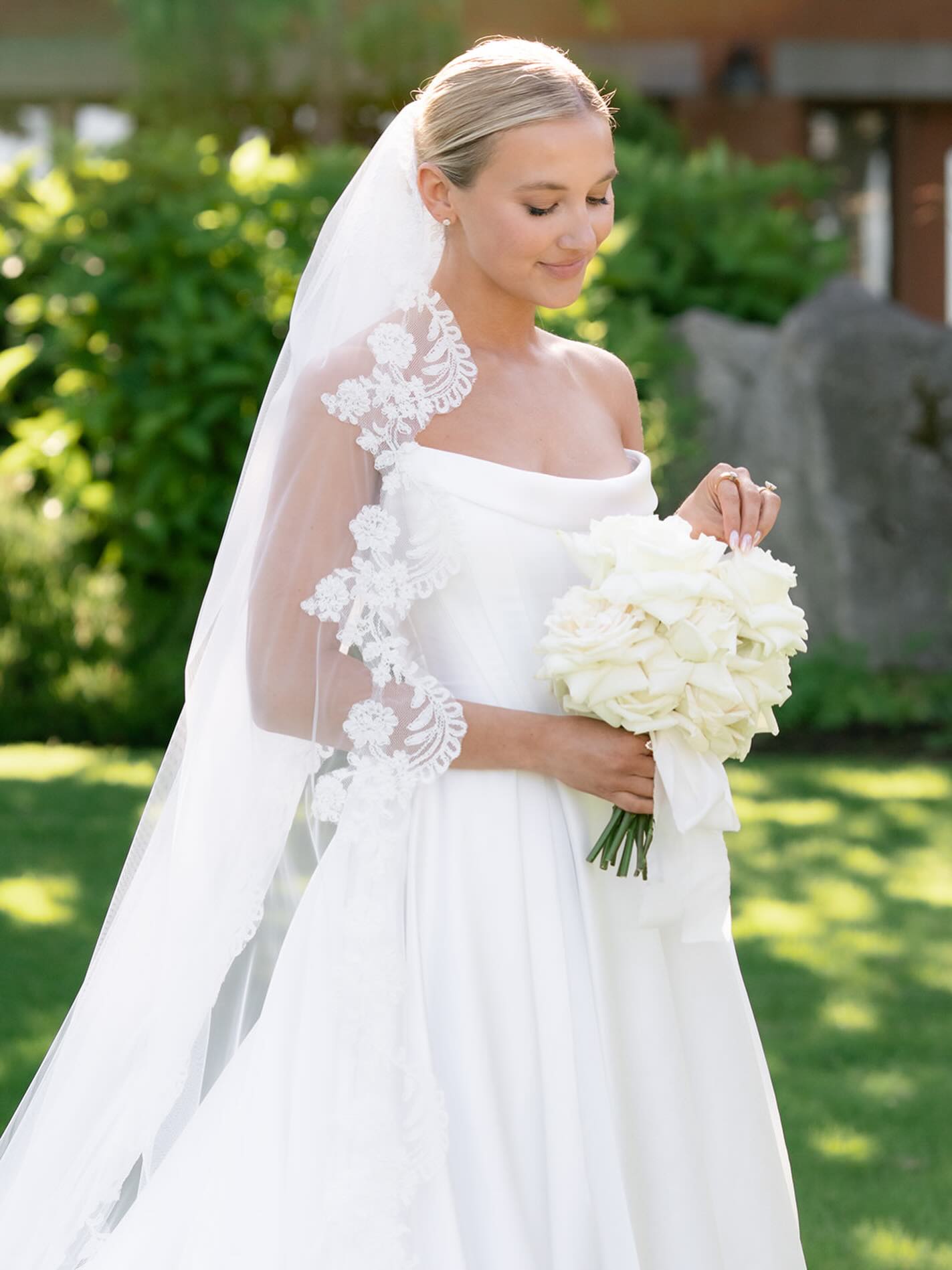 We’re absolutely in love with Karly’s bouquet featuring white peeled back roses 🤍

Have you visited our blog lately? We just posted Vancouver Bridal Bouquet Inspiration: DreamGroup Styles We Love that you won’t want to miss!

Florals: @rookandrose.weddings
Photography: @meghanhemstra
Planner: @plannedbybrynn 

#vancouverweddingblog #vancouverweddingplanner #vancouverweddings