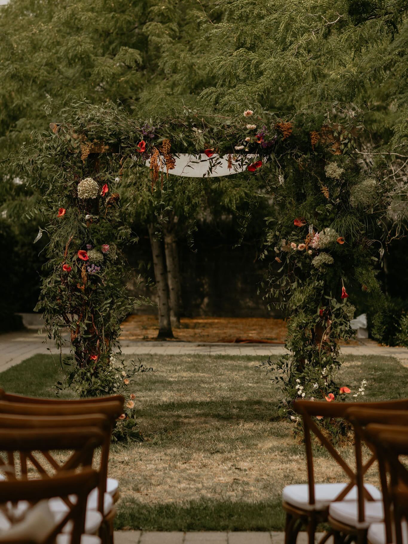 And just like that, the altar awaits. Soon, loved ones will gather, vows will be exchanged, and two lives will be united in love and marriage.🤍

Planner: @plannedbybrynn
Photographer: @sambajoy
Florals: @dushanflowers 

#VancouverWeddingPlanner #VancouverLuxuryWedding #VancouverWeddings #LuxuryWeddingPlanner #VancouverBride